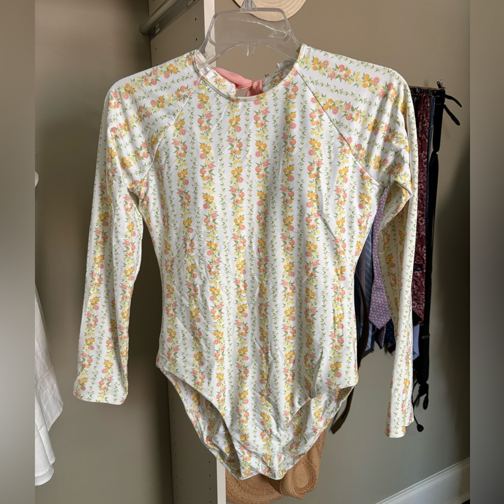 Minnow swim women’s size S rash guard bathing suit  lined with sewn in cups.